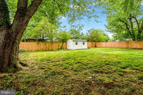 Exterior - 301 E Amhurst St, Sterling, VA 20164 photo 2 of 2