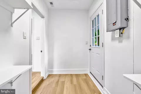 Entry Way - 301 E Amhurst St, Sterling, VA 20164 photo 2 of 3