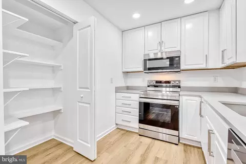 Kitchen - 301 E Amhurst St, Sterling, VA 20164 photo 2 of 2