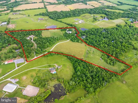 43277 Spinks Ferry Rd, Leesburg, VA 20176