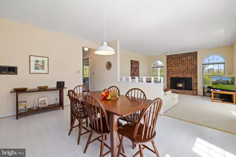 Dining - 16698 Hamilton Station Rd, Hamilton, VA 20158 photo 5 of 5