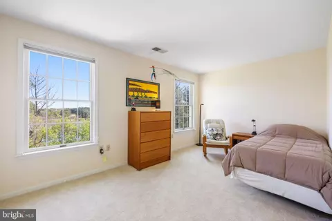 Bedroom - 16698 Hamilton Station Rd, Hamilton, VA 20158 photo 5 of 8