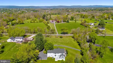 View/Area - 16698 Hamilton Station Rd, Hamilton, VA 20158 photo 2 of 4