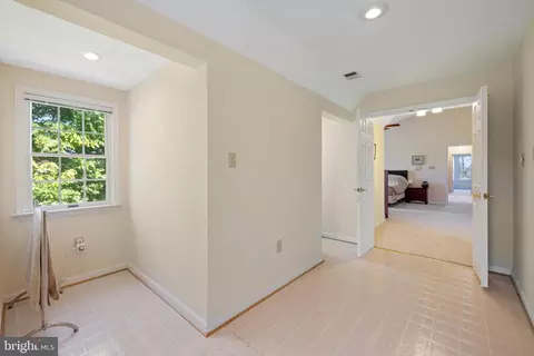 Entry Way - 16698 Hamilton Station Rd, Hamilton, VA 20158 photo 12 of 14