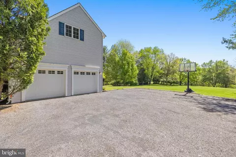 Exterior - 16698 Hamilton Station Rd, Hamilton, VA 20158 photo 7 of 27