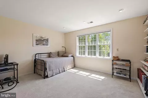 Bedroom - 16698 Hamilton Station Rd, Hamilton, VA 20158 photo 3 of 8