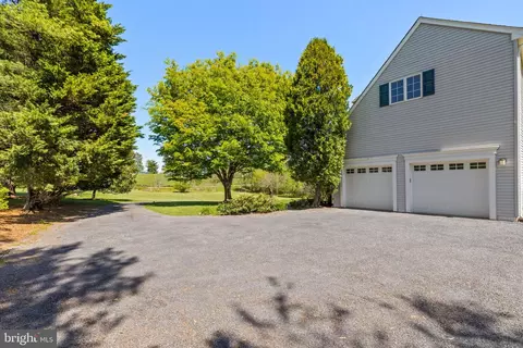 Exterior - 16698 Hamilton Station Rd, Hamilton, VA 20158 photo 6 of 27