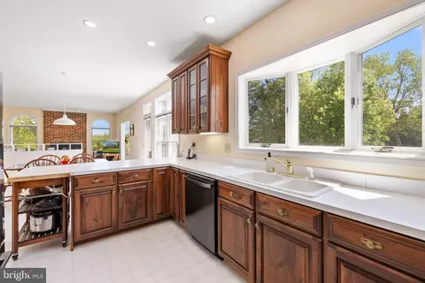Kitchen - 16698 Hamilton Station Rd, Hamilton, VA 20158 photo 3 of 5