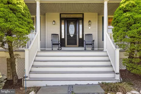 Exterior - 16698 Hamilton Station Rd, Hamilton, VA 20158 photo 9 of 27
