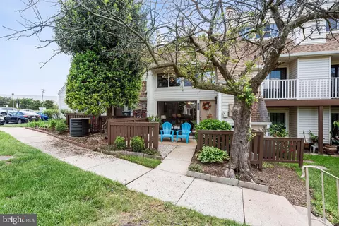 1040 Warwick Ct #4, Sterling, VA 20164