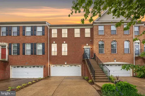 25505 Beresford Dr, Chantilly, VA 20152