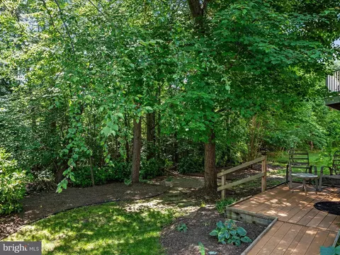 Exterior - 25904 Stinger Dr, Chantilly, VA 20152 photo 7 of 20