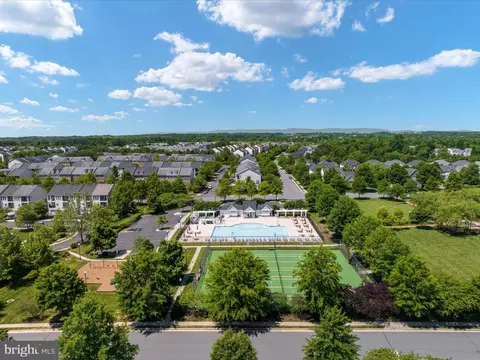 View/Area - 25904 Stinger Dr, Chantilly, VA 20152 photo 9 of 13