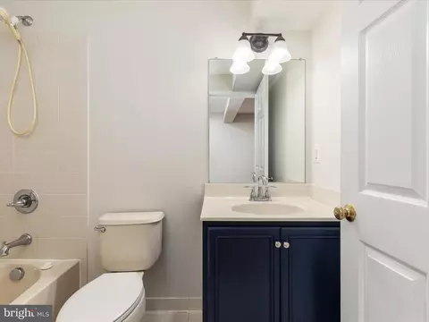 Bath - 25904 Stinger Dr, Chantilly, VA 20152 photo 6 of 6