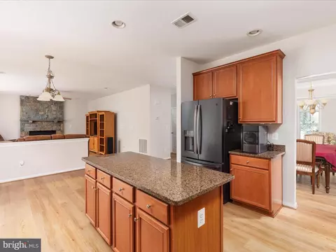 Kitchen - 25904 Stinger Dr, Chantilly, VA 20152 photo 3 of 5