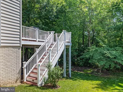 Exterior - 25904 Stinger Dr, Chantilly, VA 20152 photo 9 of 20