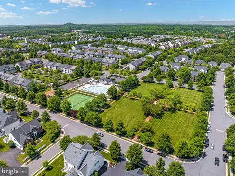 View/Area - 25904 Stinger Dr, Chantilly, VA 20152 photo 11 of 13