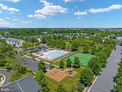 View/Area - 25904 Stinger Dr, Chantilly, VA 20152 photo 10 of 13