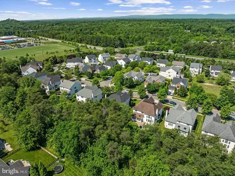View/Area - 25904 Stinger Dr, Chantilly, VA 20152 photo 7 of 13