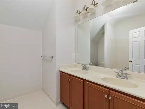 Bath - 25904 Stinger Dr, Chantilly, VA 20152 photo 5 of 6