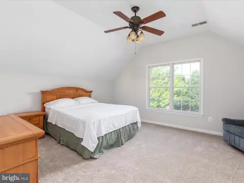 Bedroom - 25904 Stinger Dr, Chantilly, VA 20152 photo 6 of 8