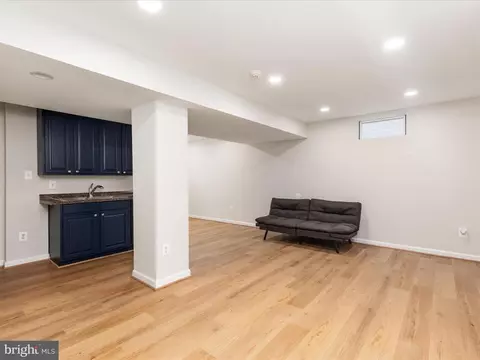 Living - 25904 Stinger Dr, Chantilly, VA 20152 photo 11 of 11