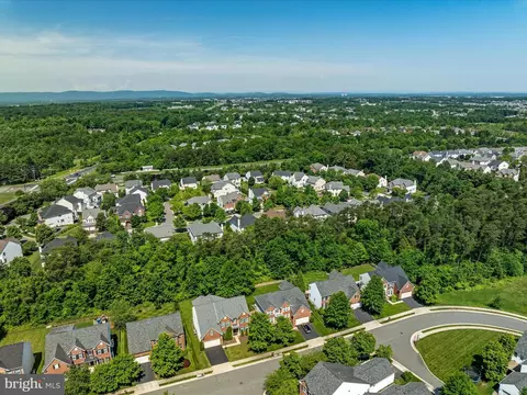 View/Area - 25904 Stinger Dr, Chantilly, VA 20152 photo 6 of 13