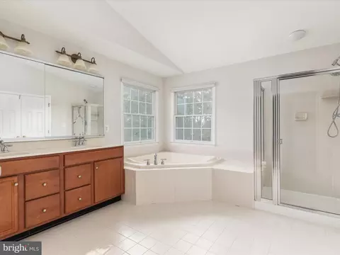 Bath - 25904 Stinger Dr, Chantilly, VA 20152 photo 3 of 6