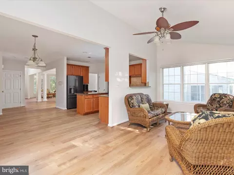 Living - 25904 Stinger Dr, Chantilly, VA 20152 photo 8 of 11