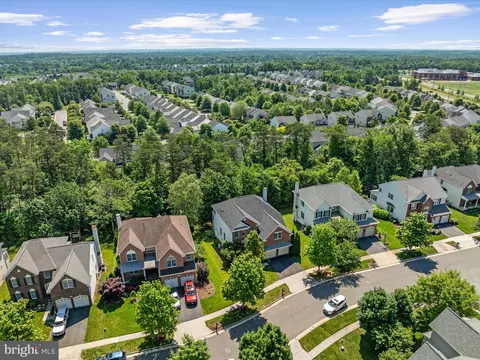 View/Area - 25904 Stinger Dr, Chantilly, VA 20152 photo 2 of 13