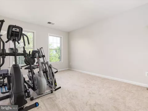 Bedroom - 25904 Stinger Dr, Chantilly, VA 20152 photo 7 of 8