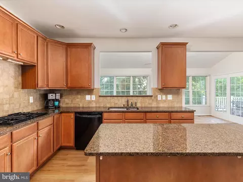 Kitchen - 25904 Stinger Dr, Chantilly, VA 20152 photo 5 of 5