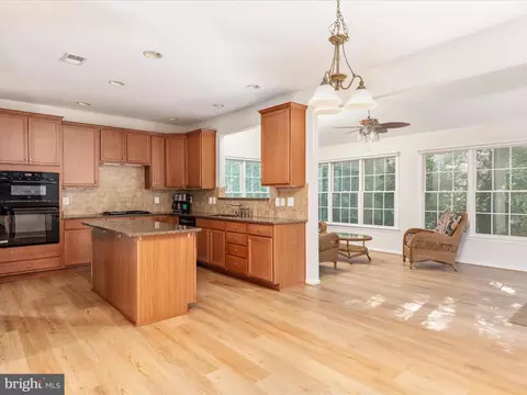 Kitchen - 25904 Stinger Dr, Chantilly, VA 20152 photo 1 of 5