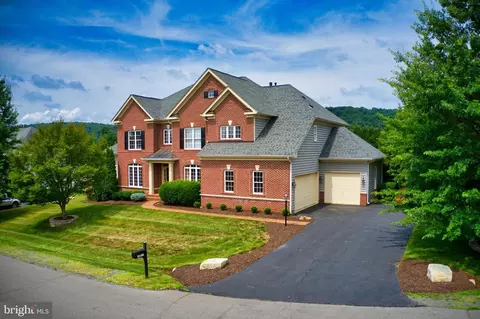 16017 Garriland Dr, Leesburg, VA 20176