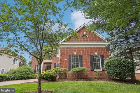 19825 Bethpage Ct, Ashburn, VA 20147 photo 2