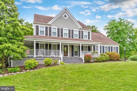 23 Westmoreland Dr, Sterling, VA 20165
