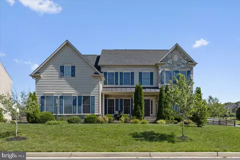 42646 Gold Thread Dr, Chantilly, VA 20152