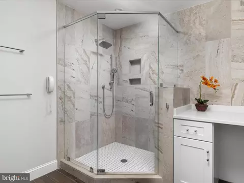 Bath - 20148 Valhalla Sq, Ashburn, VA 20147 photo 3 of 8