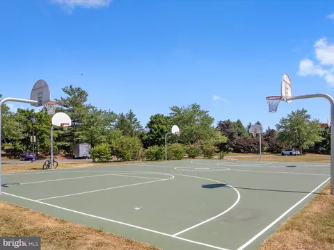 Exterior - 20148 Valhalla Sq, Ashburn, VA 20147 photo 8 of 9