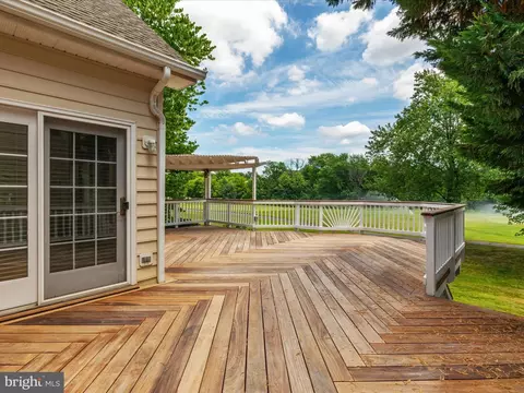 Exterior - 20148 Valhalla Sq, Ashburn, VA 20147 photo 2 of 9