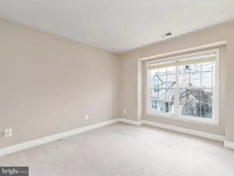 Bedroom - 20148 Valhalla Sq, Ashburn, VA 20147 photo 3 of 4