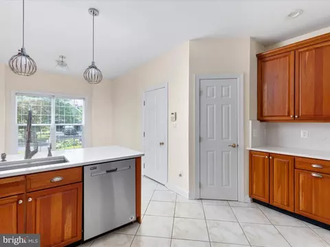 Kitchen - 20148 Valhalla Sq, Ashburn, VA 20147 photo 2 of 3