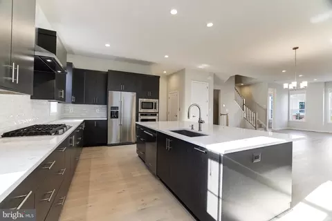 Kitchen - 19847 Harrison Trace Ter, Ashburn, VA 20147 photo 7 of 8