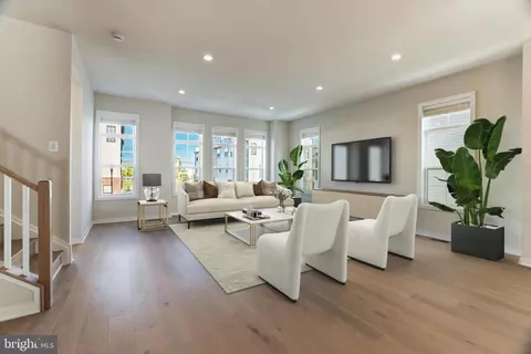 Living - 19847 Harrison Trace Ter, Ashburn, VA 20147 photo 6 of 8