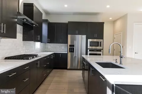 Kitchen - 19847 Harrison Trace Ter, Ashburn, VA 20147 photo 6 of 8