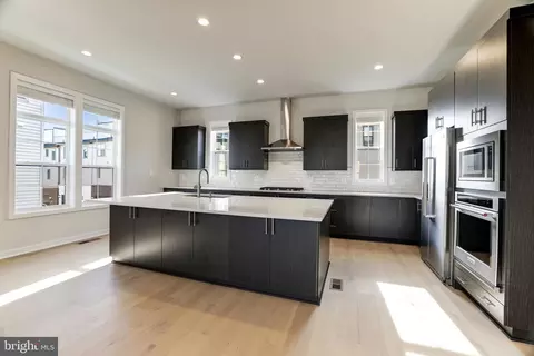 Kitchen - 19847 Harrison Trace Ter, Ashburn, VA 20147 photo 4 of 8