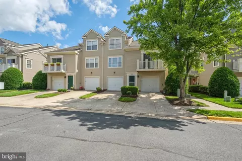 Exterior - 43420 Edgecliff Ter, Ashburn, VA 20147 photo 3 of 3