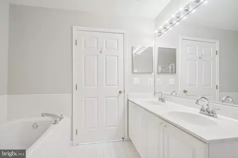 Bath - 43420 Edgecliff Ter, Ashburn, VA 20147 photo 1 of 1