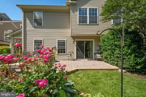 Exterior - 43420 Edgecliff Ter, Ashburn, VA 20147 photo 2 of 3