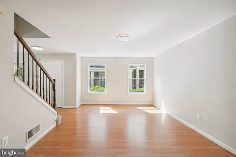 Living - 43420 Edgecliff Ter, Ashburn, VA 20147 photo 5 of 5
